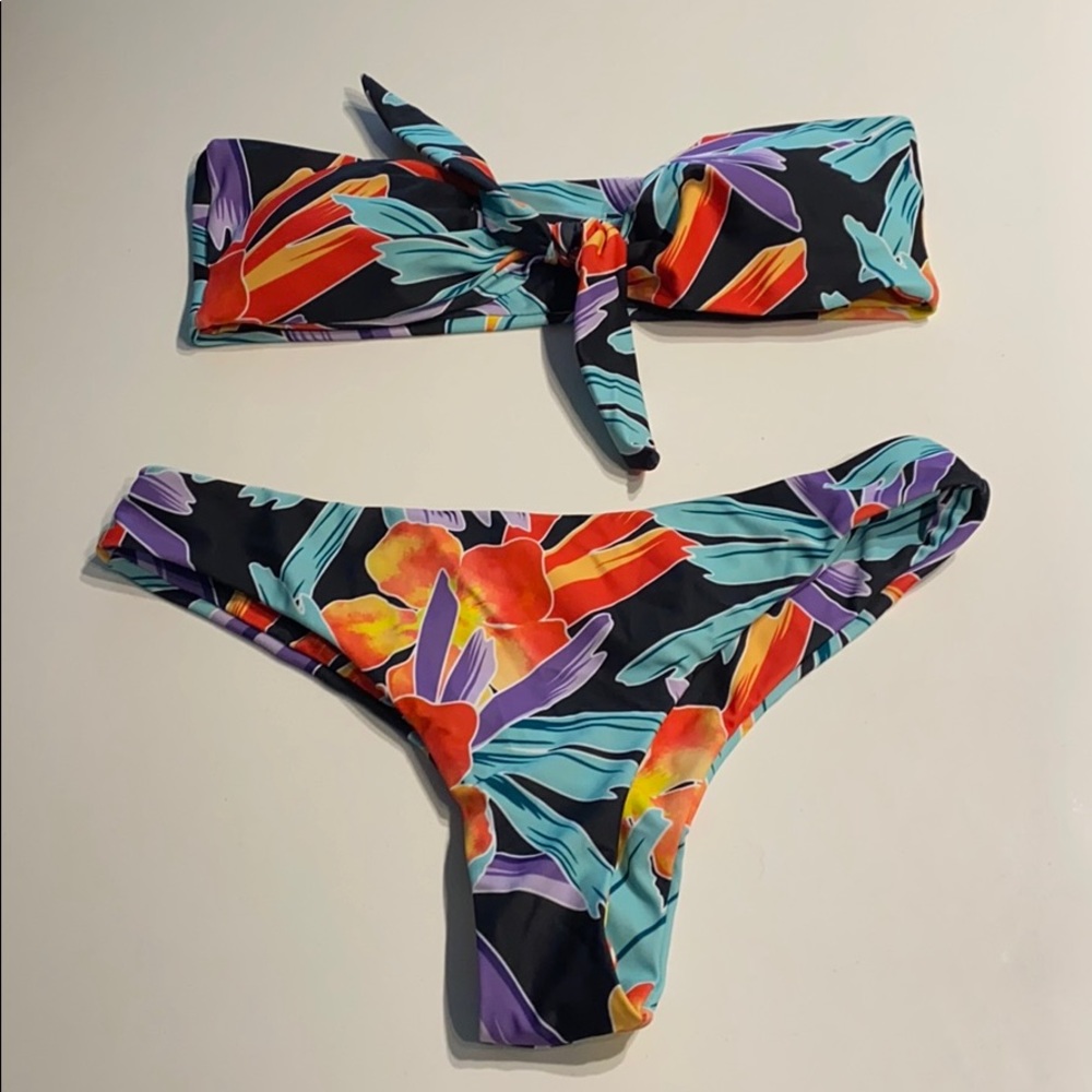 NWOT bikini sz M